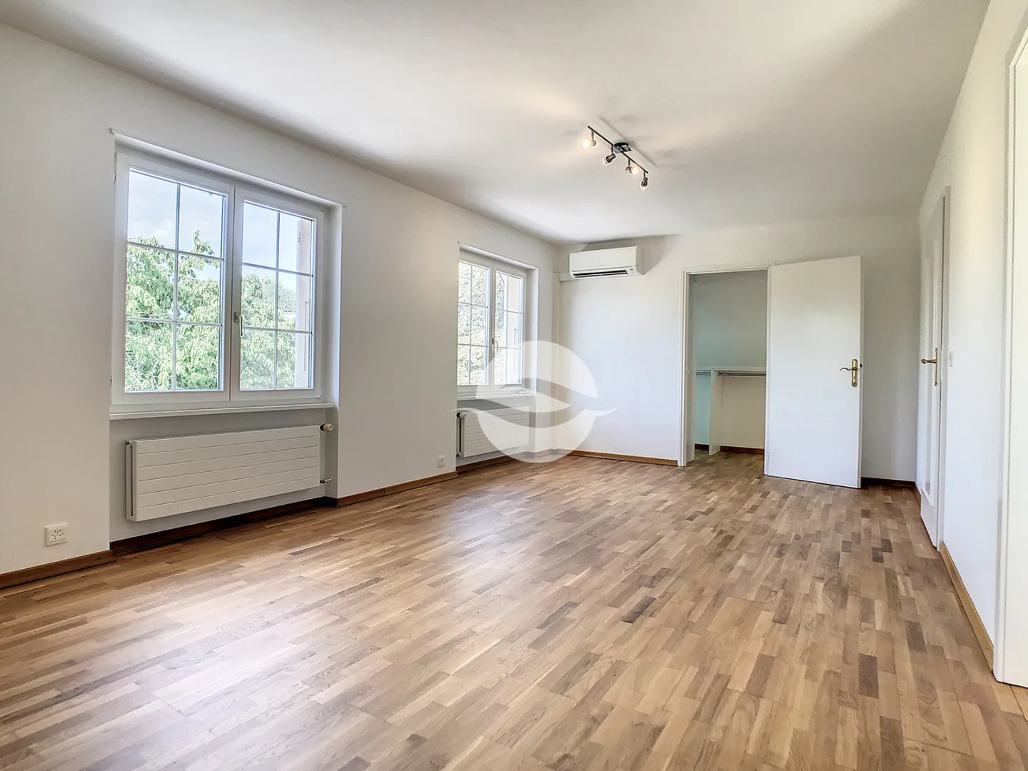 Stupenda villa ristrutturata con piscina e giardino - Foto 7 di 14