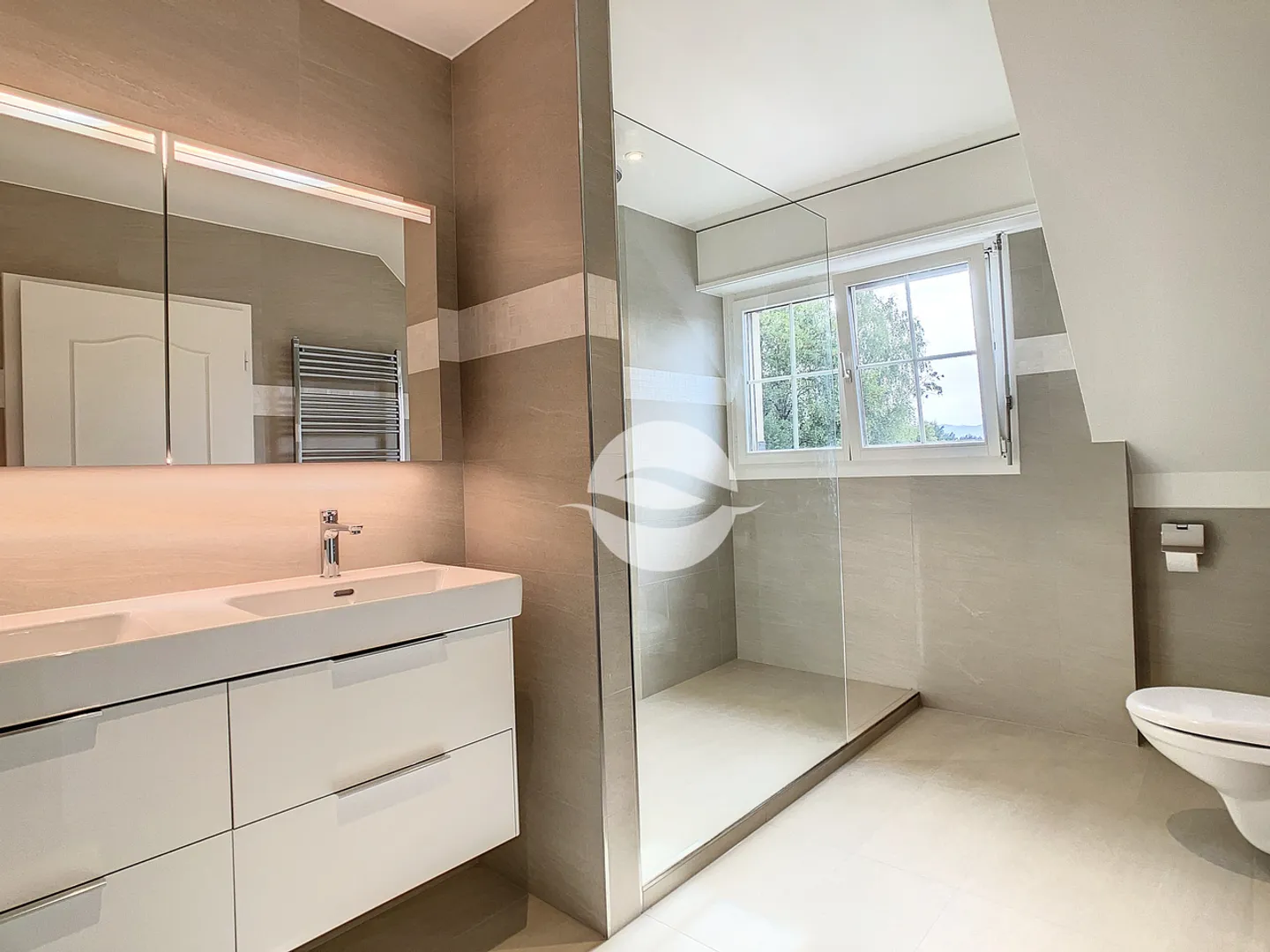 Stupenda villa ristrutturata con piscina e giardino - Foto 8 di 14