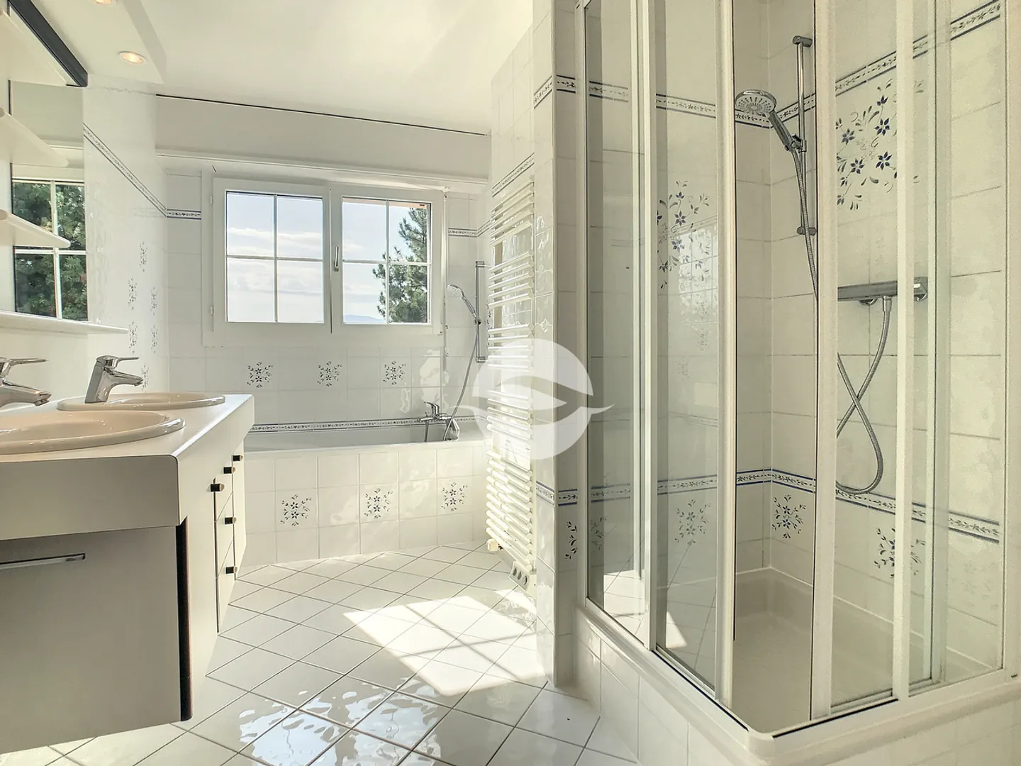 Stupenda villa ristrutturata con piscina e giardino - Foto 9 di 14