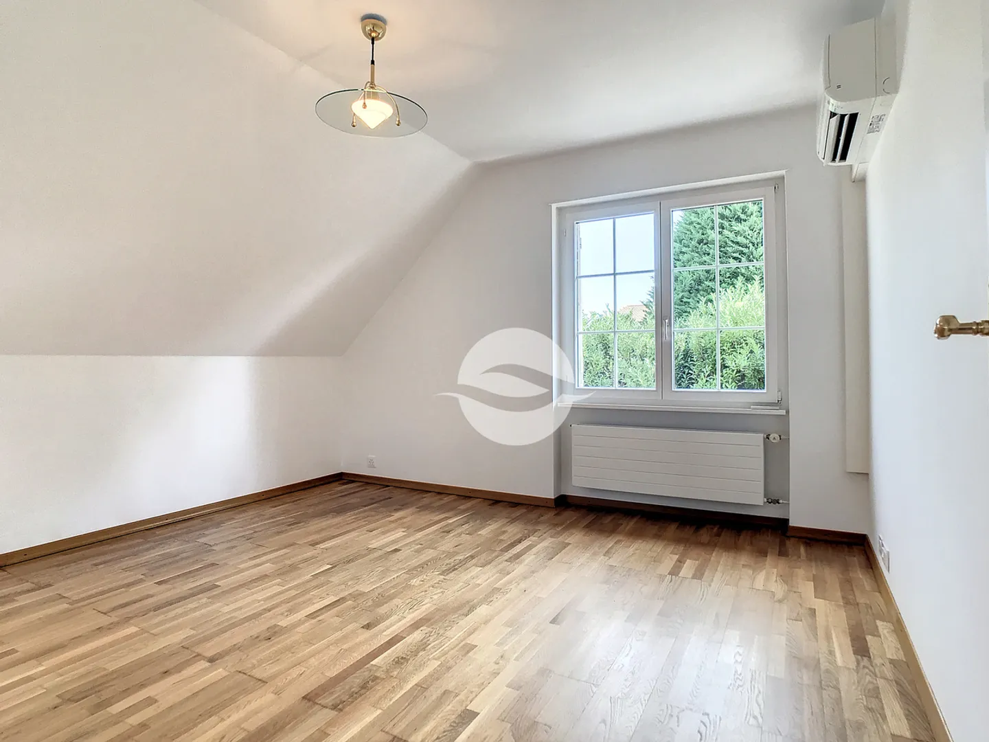 Stupenda villa ristrutturata con piscina e giardino - Foto 11 di 14