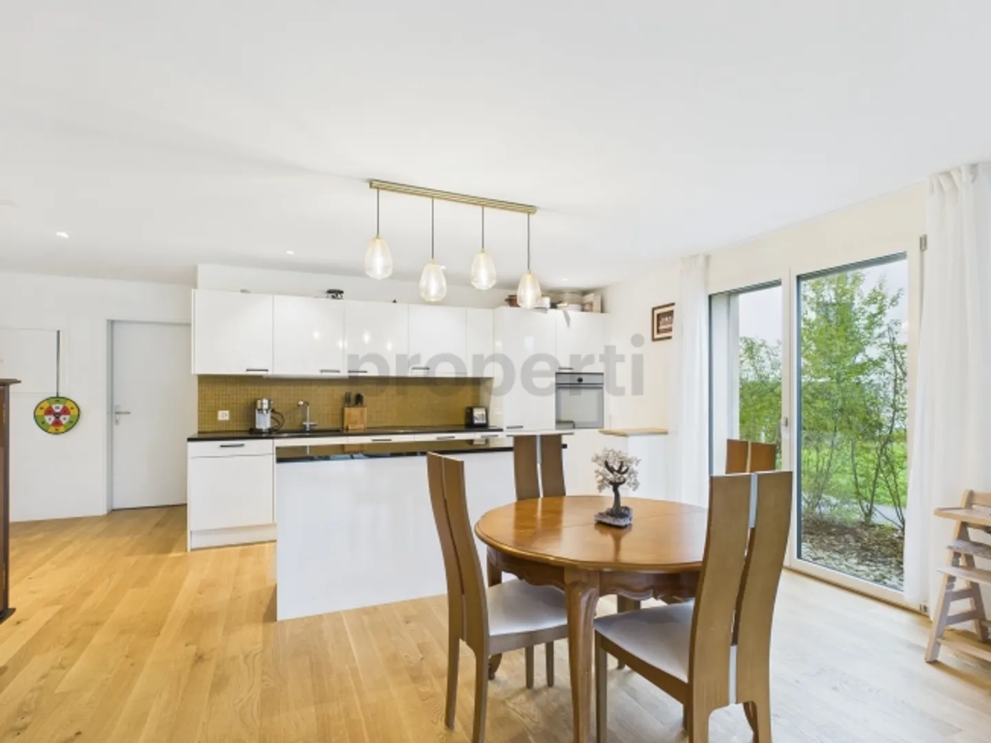 Appartement de jardin moderne et familial de 4,5 pièces incluant deux grands ateliers - Photo 2 sur 12