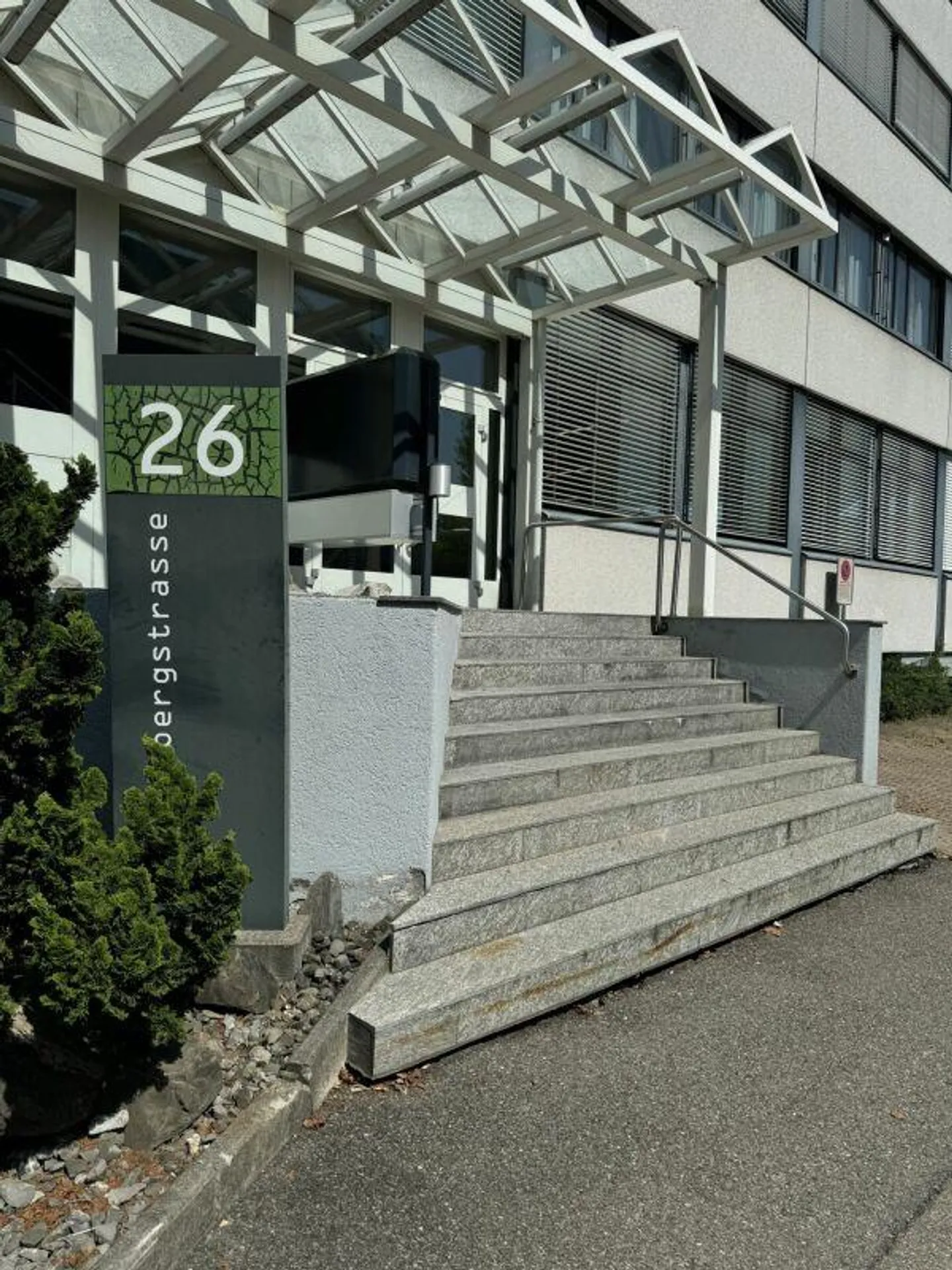 Ufficio ben sviluppato di 118 m2 in una posizione interessante a Steinhausen - Foto 1 di 9