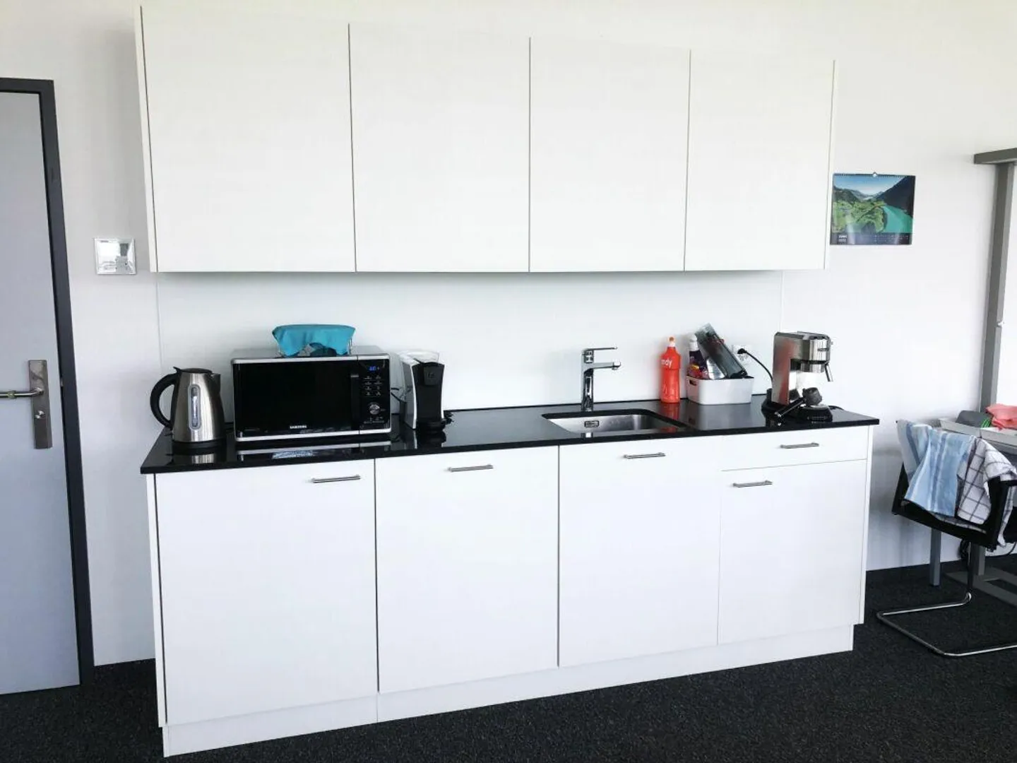 Ufficio ben sviluppato di 118 m2 in una posizione interessante a Steinhausen - Foto 5 di 9