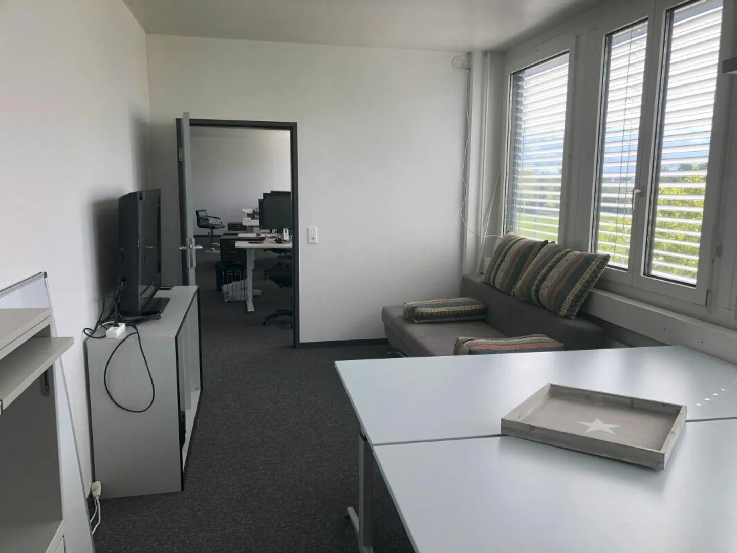 Ufficio ben sviluppato di 118 m2 in una posizione interessante a Steinhausen - Foto 8 di 9