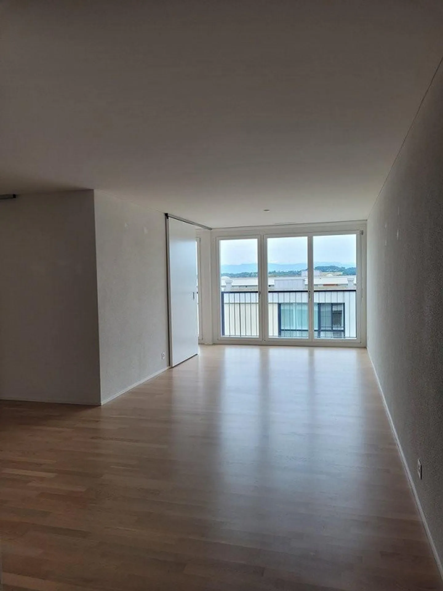 Luminoso appartamento di 2.5 locali vicino al lago - Foto 6 di 8