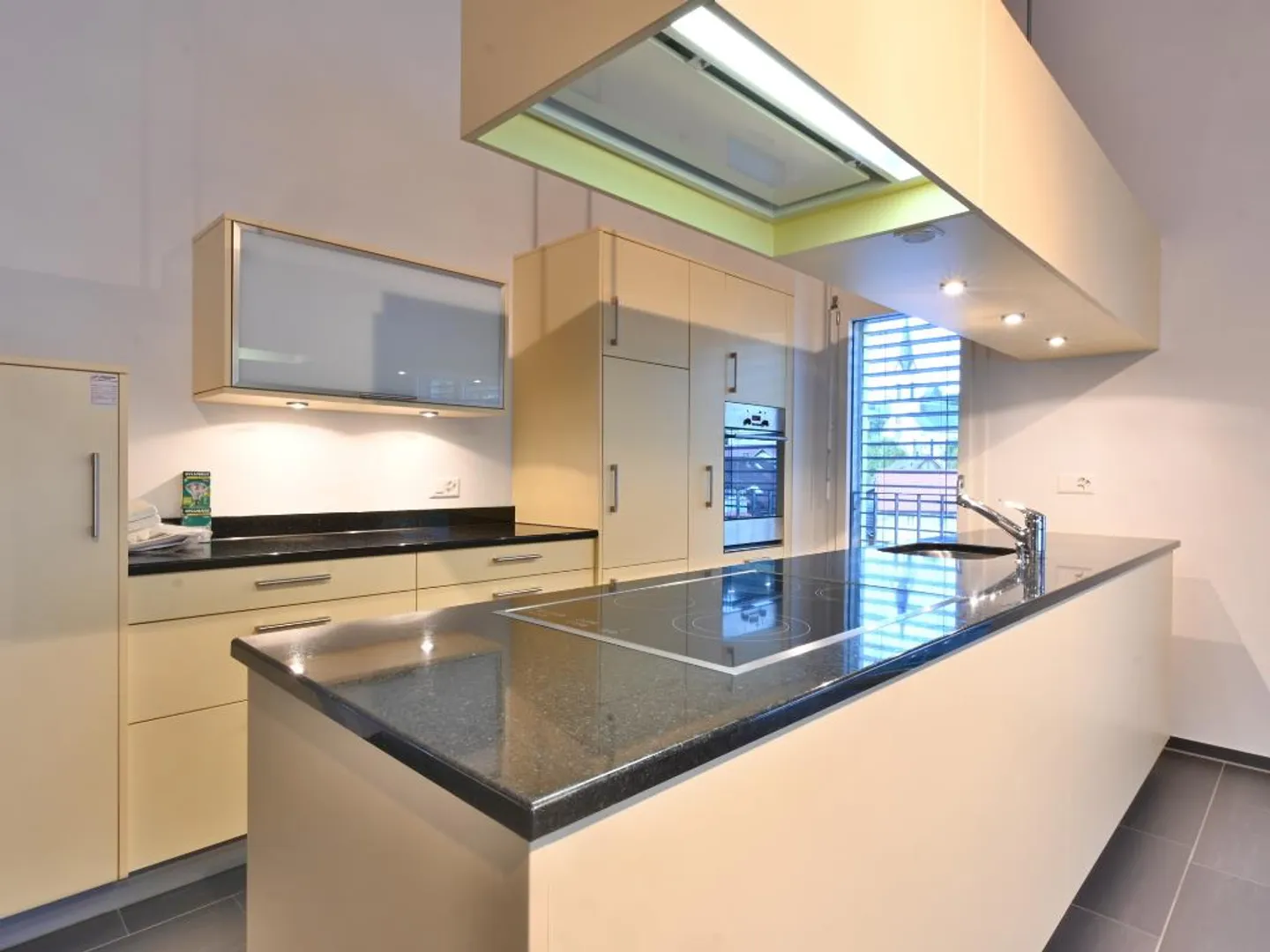 Gansingen: Grosszügige 3.5-Zi-Dachwohnung mit Balkon, Kamin & Parkplatz - Foto 5 von 13