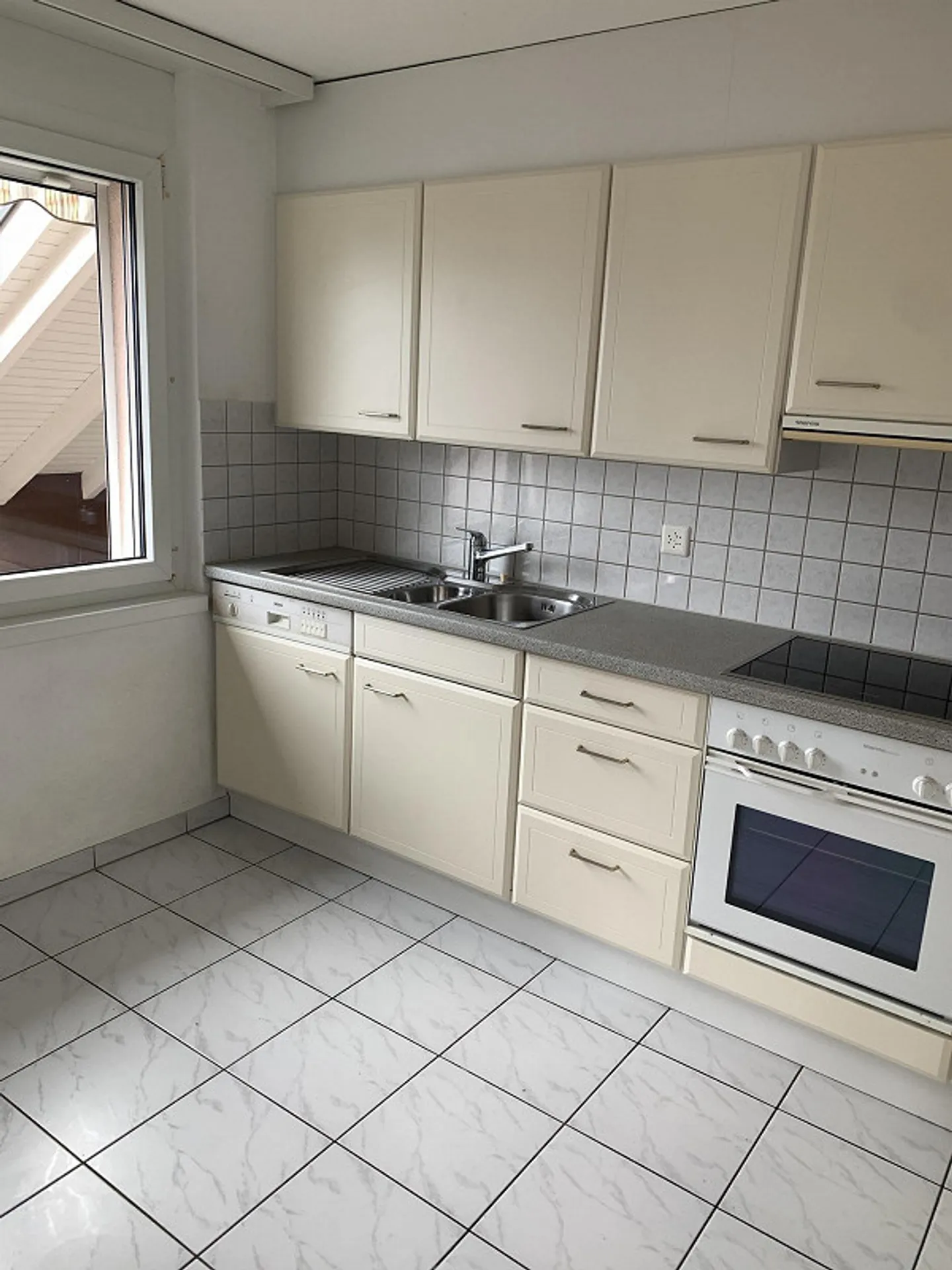 Magnifique appartement sous les combles de 3,5 pièces à Rebstein - Photo 3 sur 12
