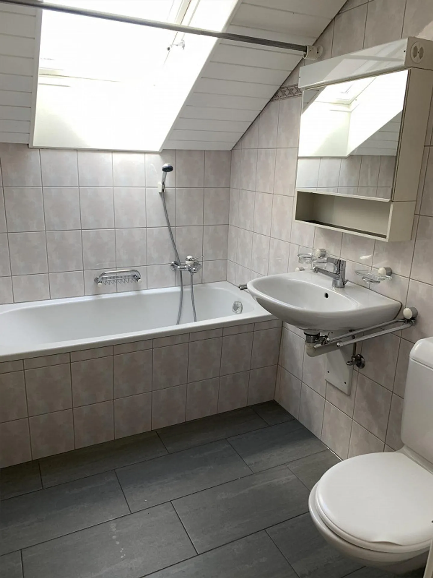 Magnifique appartement sous les combles de 3,5 pièces à Rebstein - Photo 6 sur 12