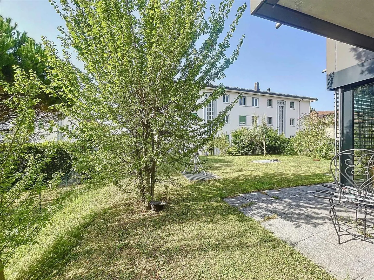Bright Ground Floor Apartment in the Heart of Pully-Nord - Photo 3 of 10