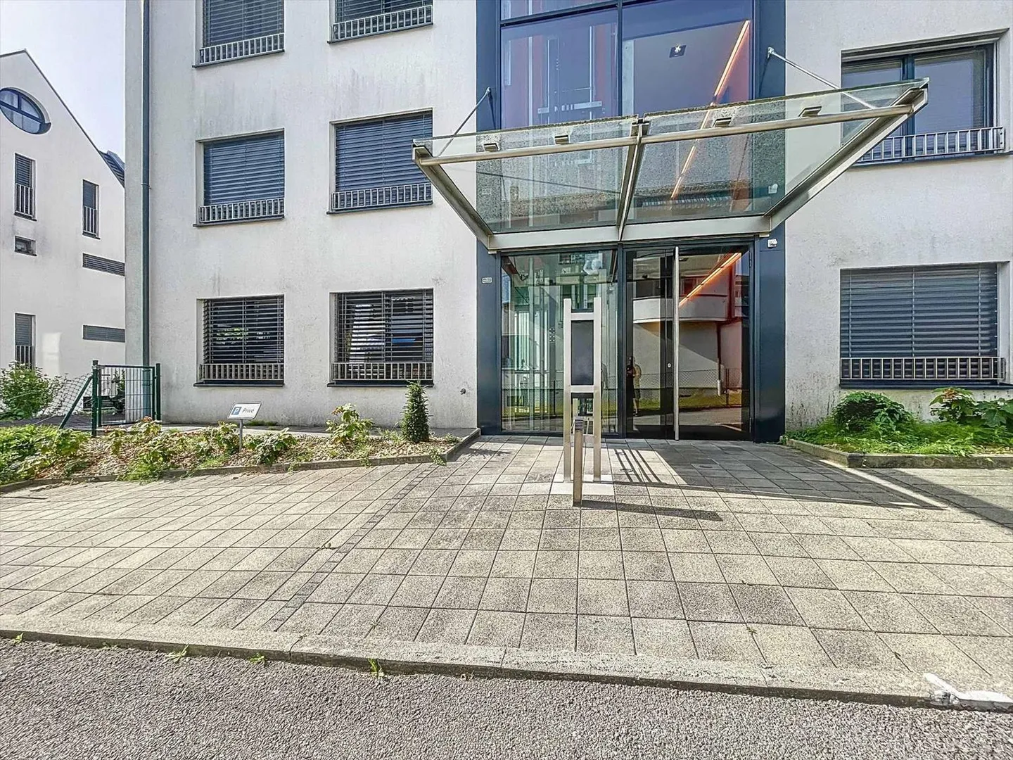 Bright Ground Floor Apartment in the Heart of Pully-Nord - Photo 8 of 10