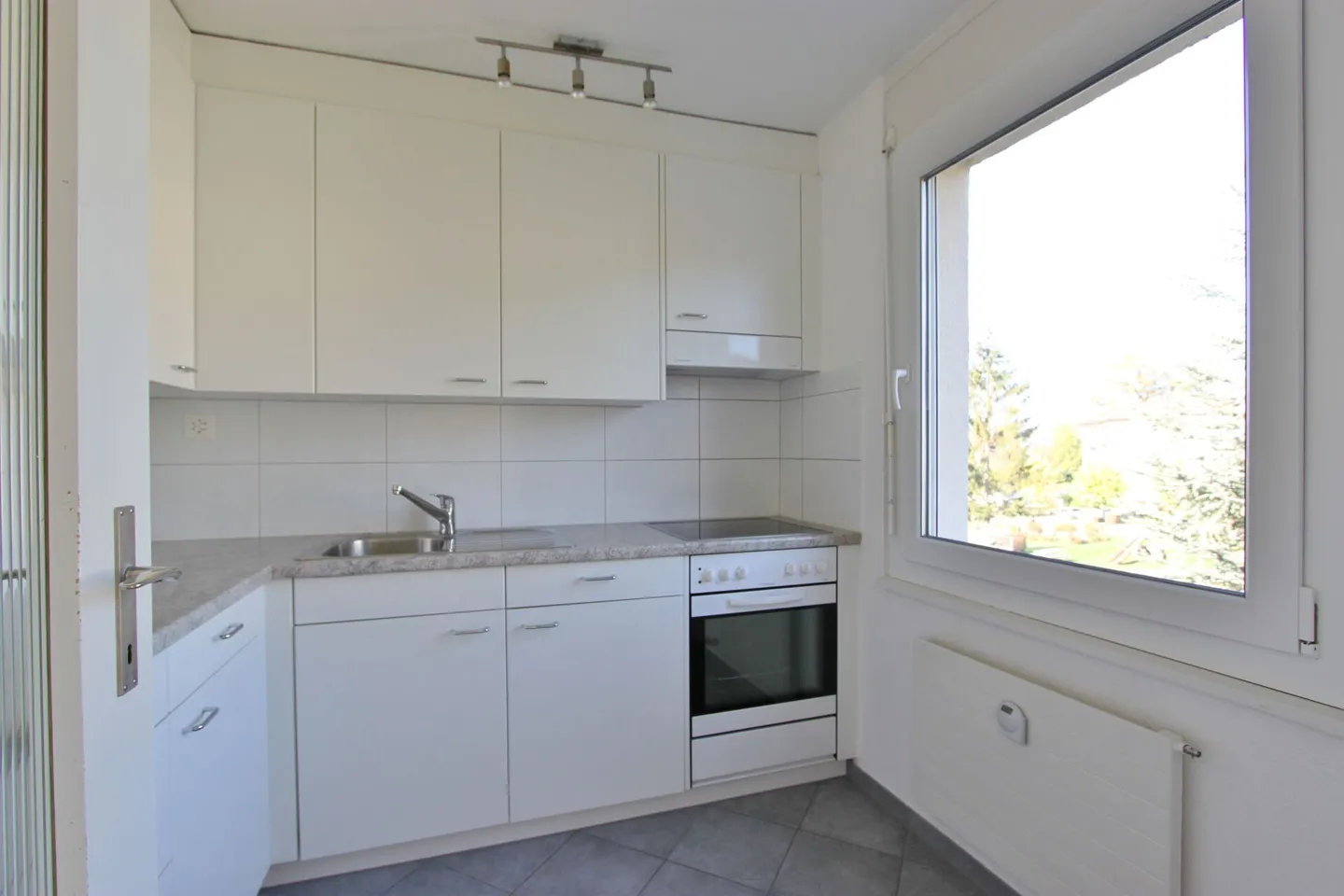 Appartement lumineux et charmant de 3,5 pièces à Geuensee - Photo 3 sur 11