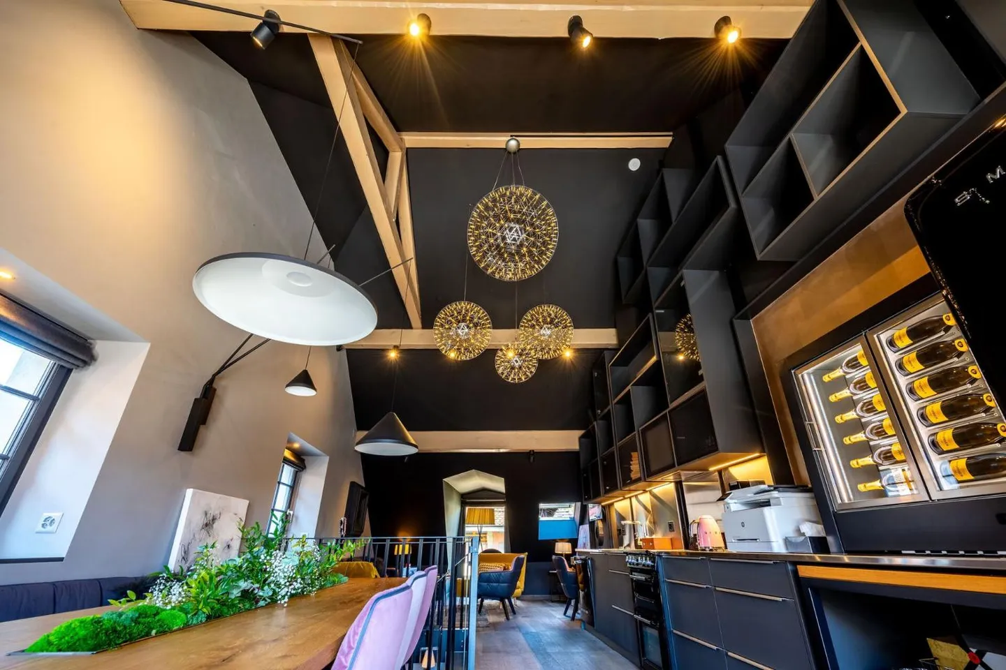 Residential building 8 rooms - Photo 2 of 13