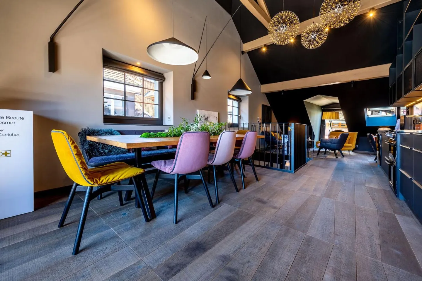 Residential building 8 rooms - Photo 3 of 13