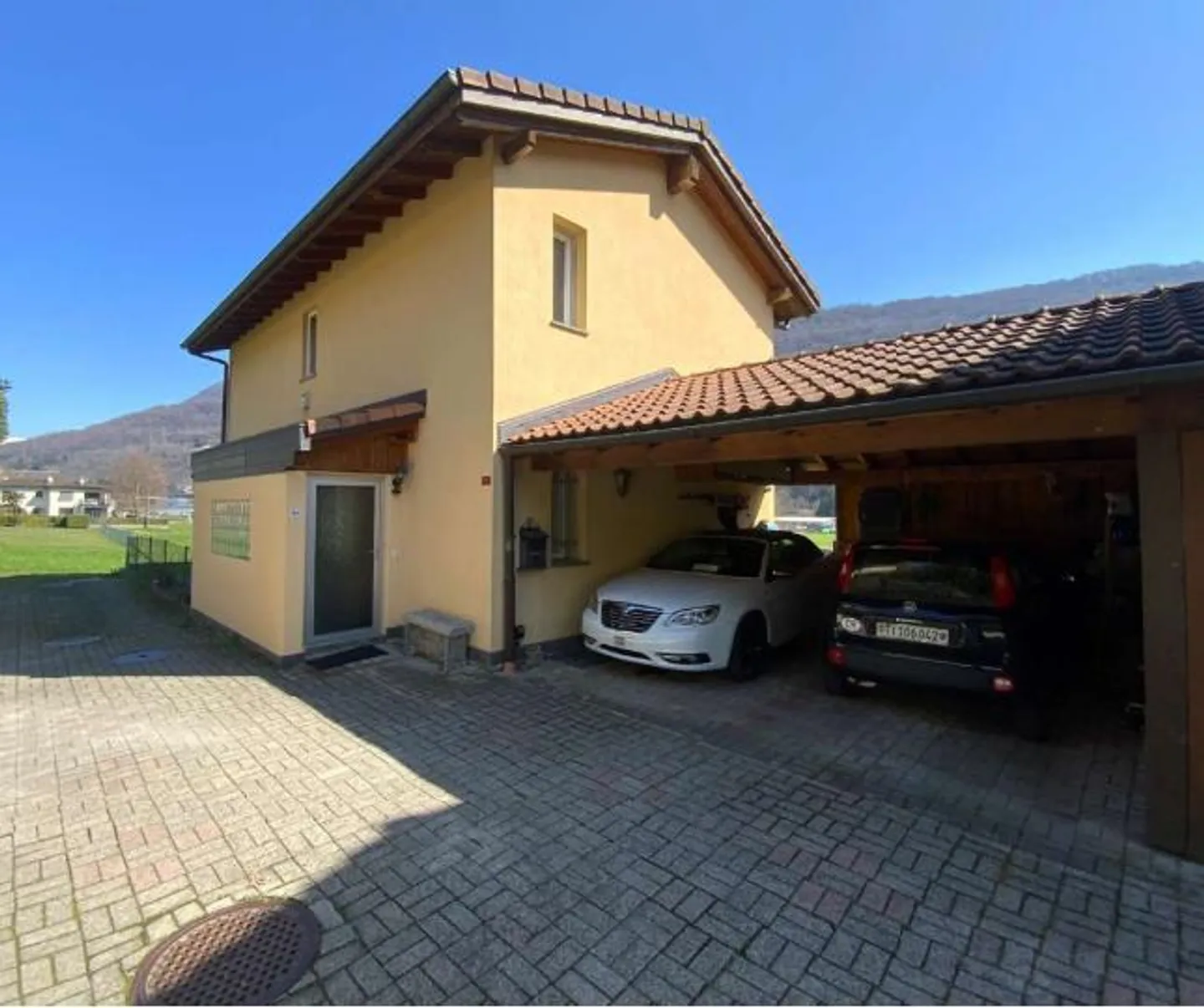 Villa Elegante con Giardino Privato - Foto 3 di 9