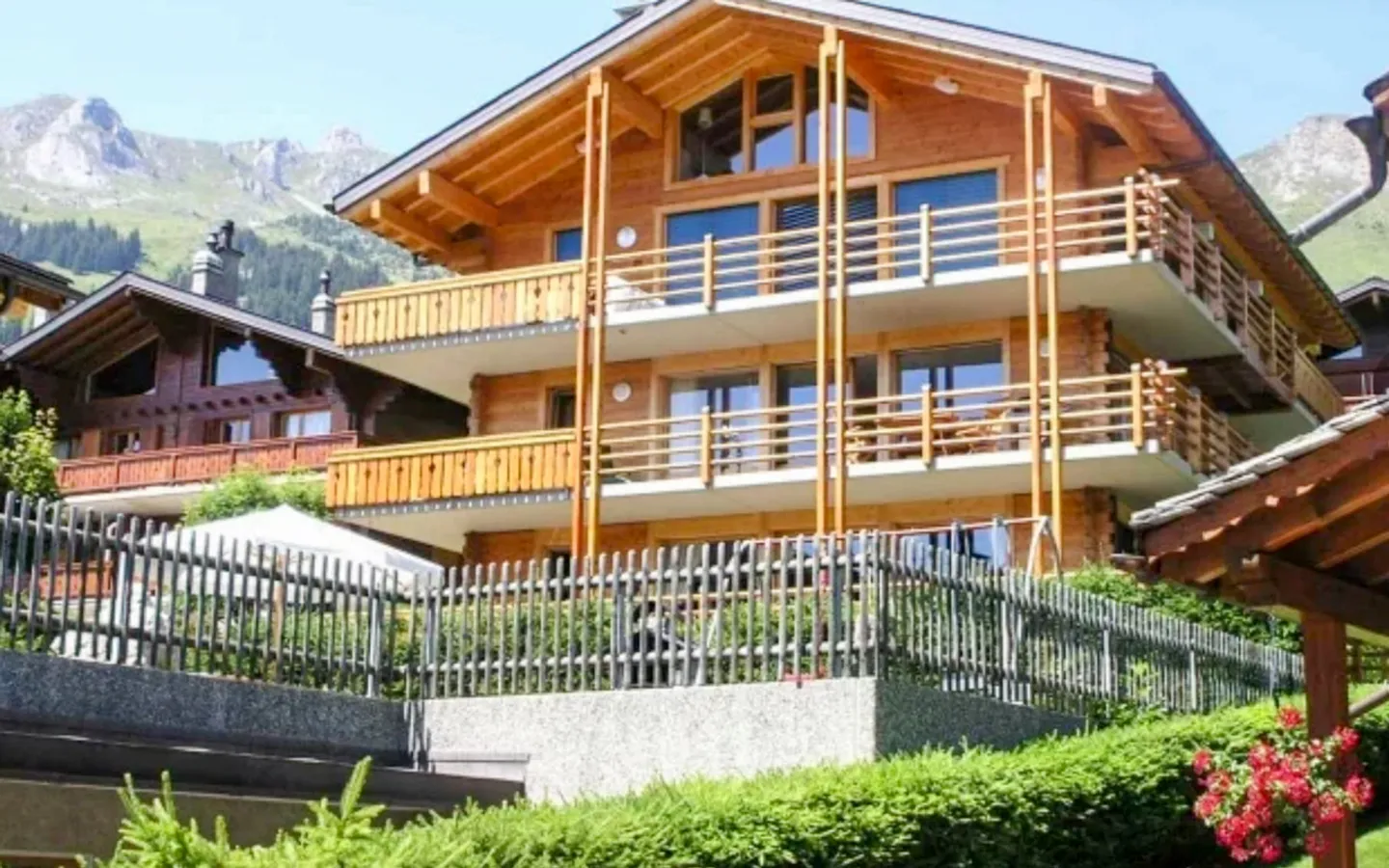VERBIER - Beautiful 4-room apartment of over 110 m2 with garden! - Photo 3 of 3