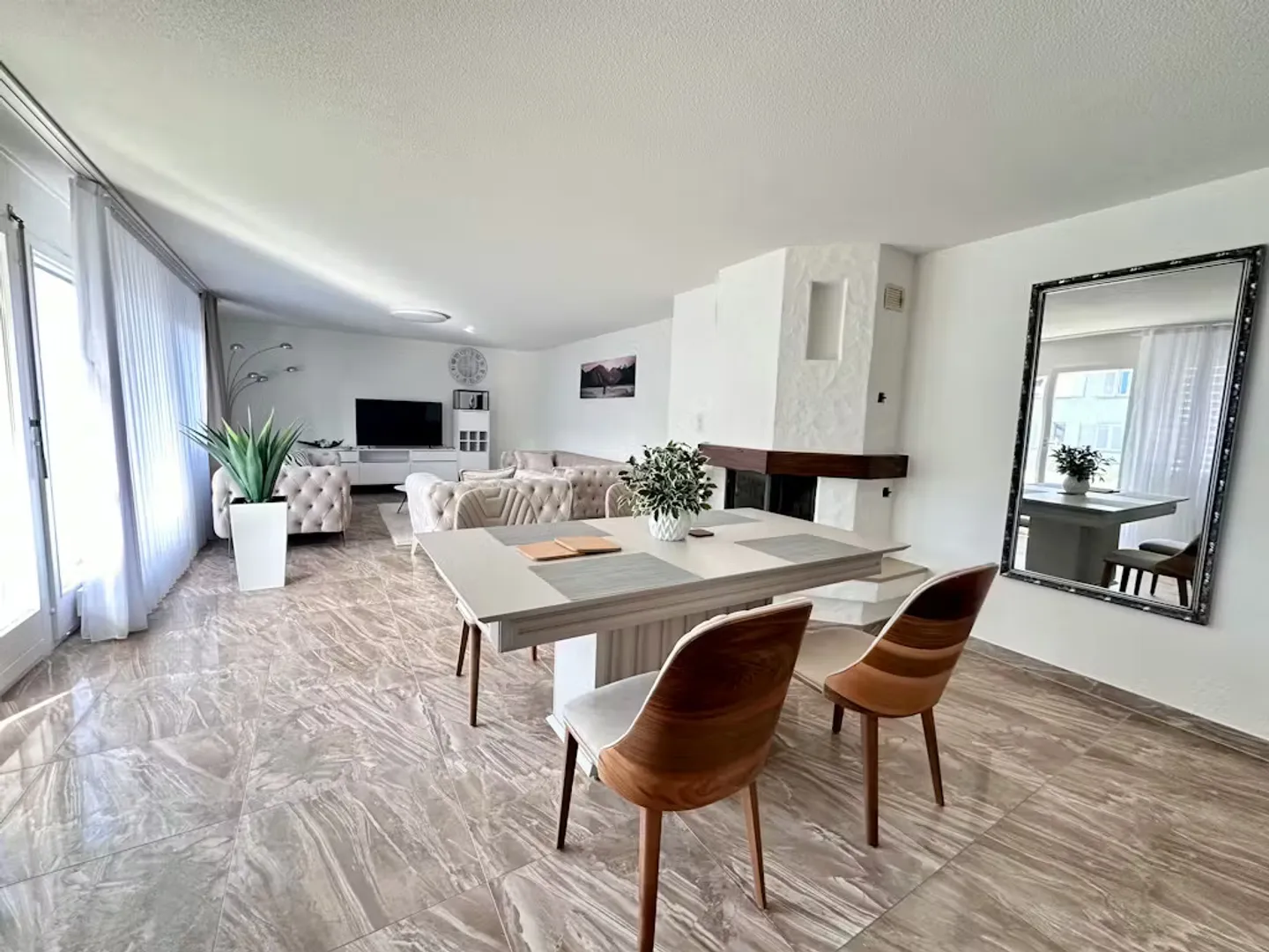 Charmantes Chalet in Zürich - Foto 3 von 10