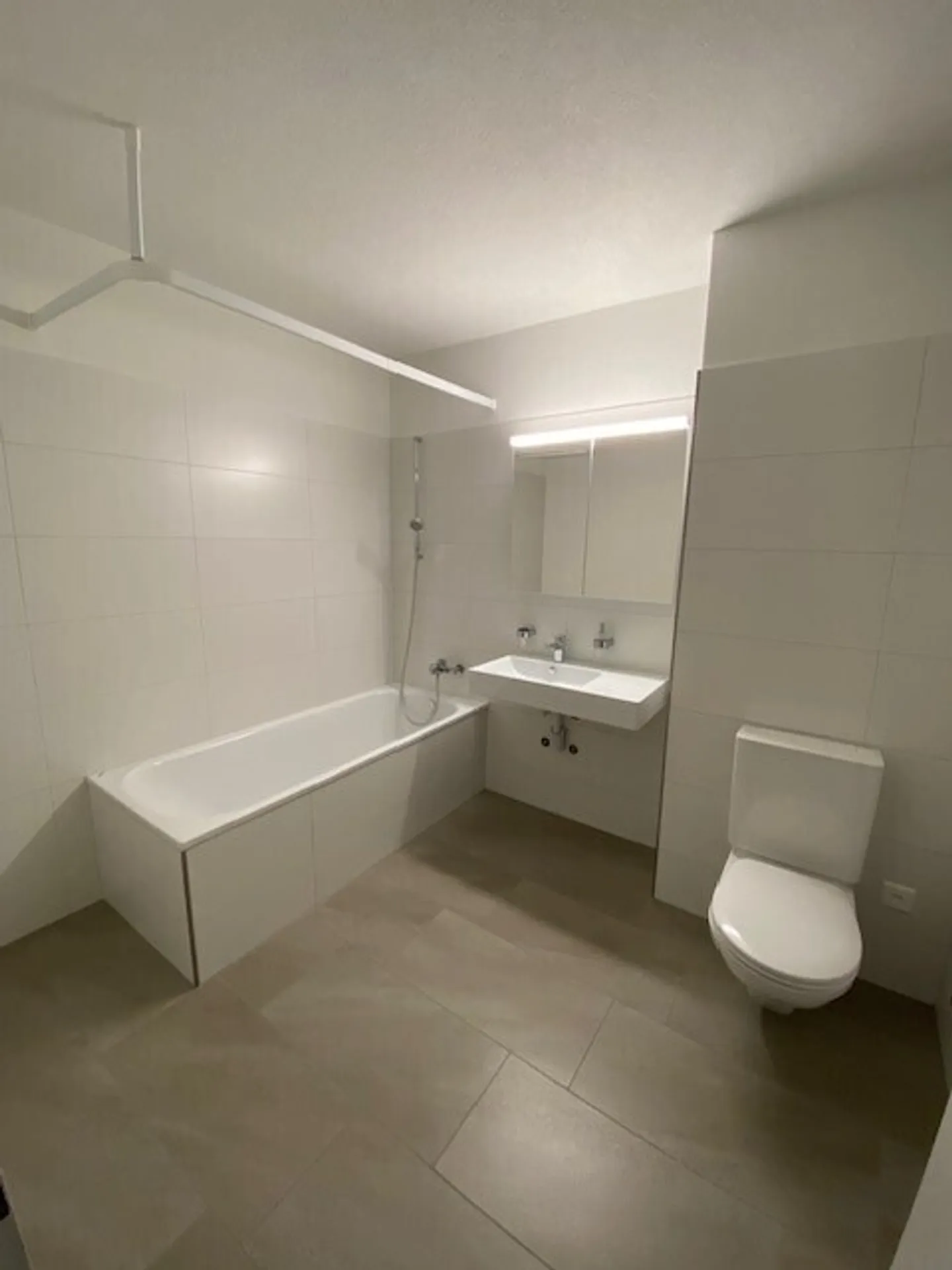 spacieux - pratique - emplacement central - Photo 8 sur 11