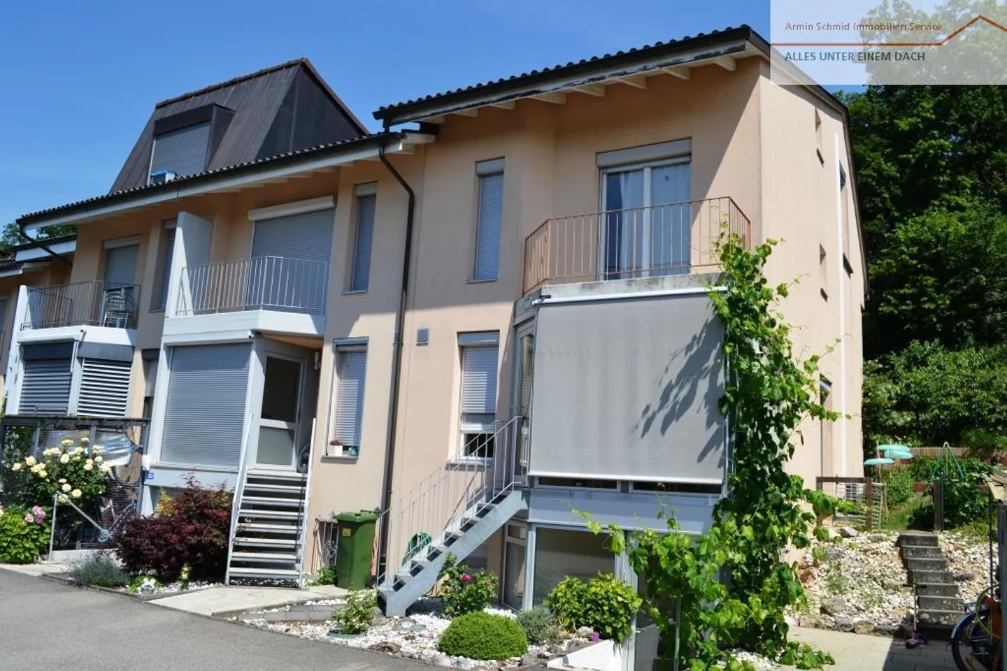 Familienhaus in Oberwil - Foto 1 von 19