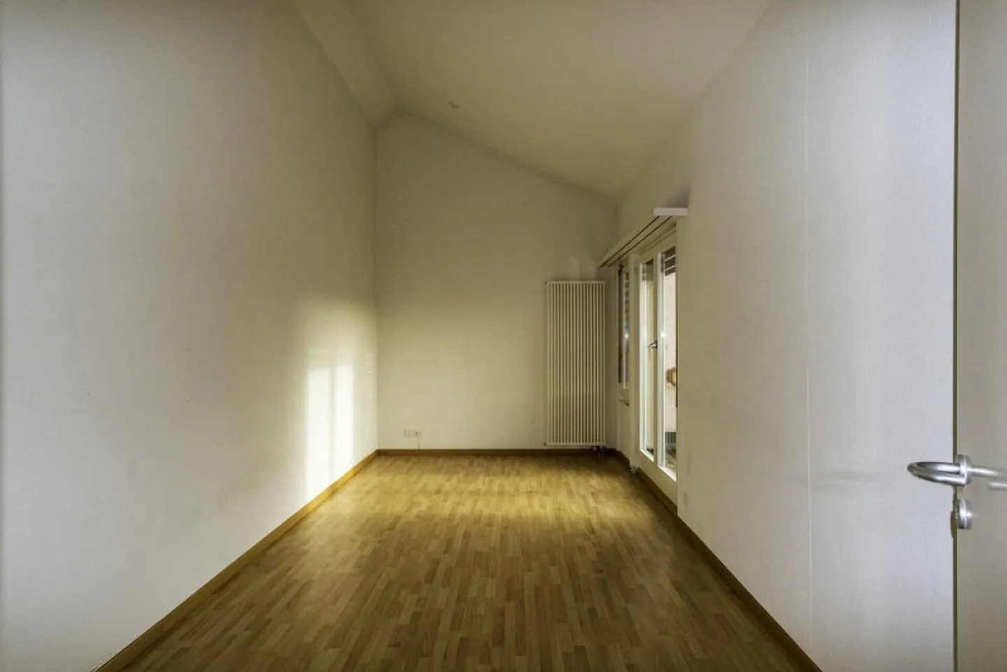 Appartamento attico affascinante di 110 m2 con camera/studio aggiuntivo, 2 terrazze, ripostigli - Foto 7 di 12