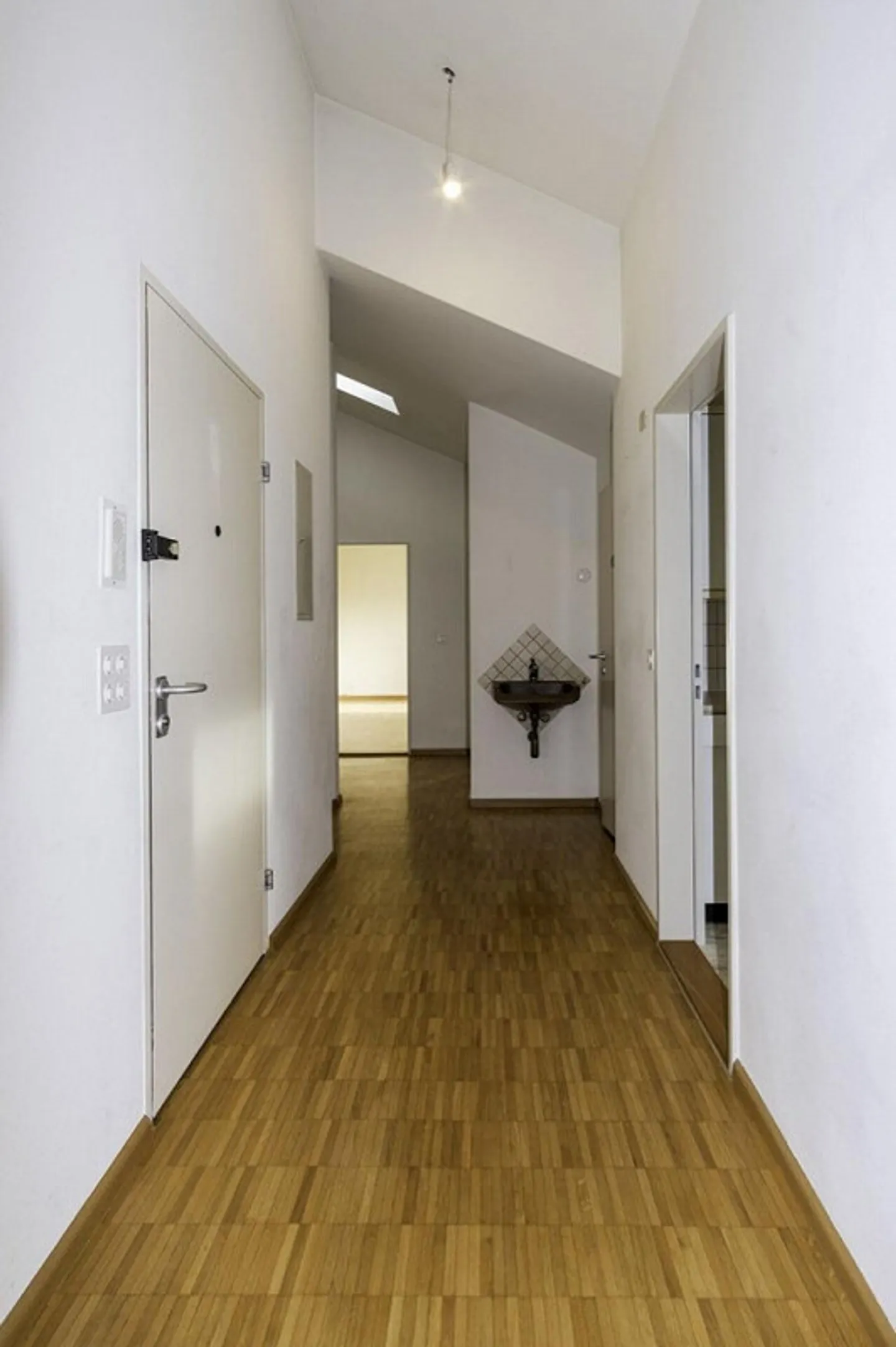Appartamento attico affascinante di 110 m2 con camera/studio aggiuntivo, 2 terrazze, ripostigli - Foto 5 di 12