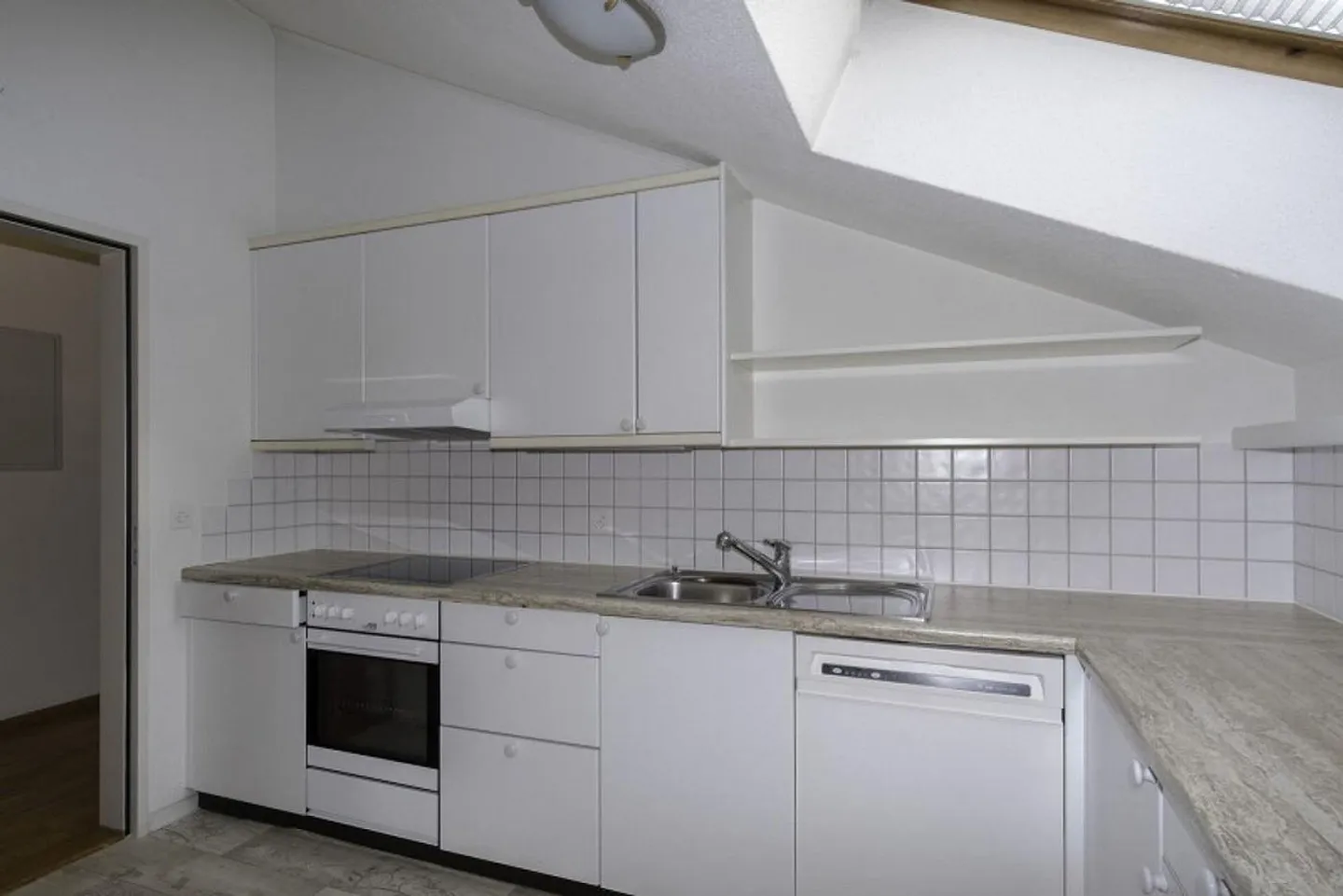 Appartamento attico affascinante di 110 m2 con camera/studio aggiuntivo, 2 terrazze, ripostigli - Foto 6 di 12