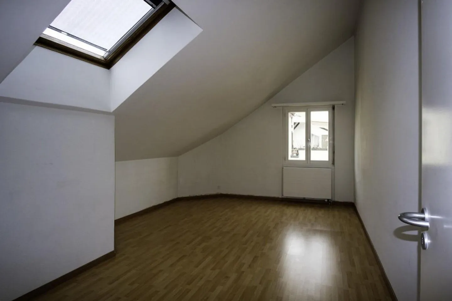 Appartamento attico affascinante di 110 m2 con camera/studio aggiuntivo, 2 terrazze, ripostigli - Foto 8 di 12