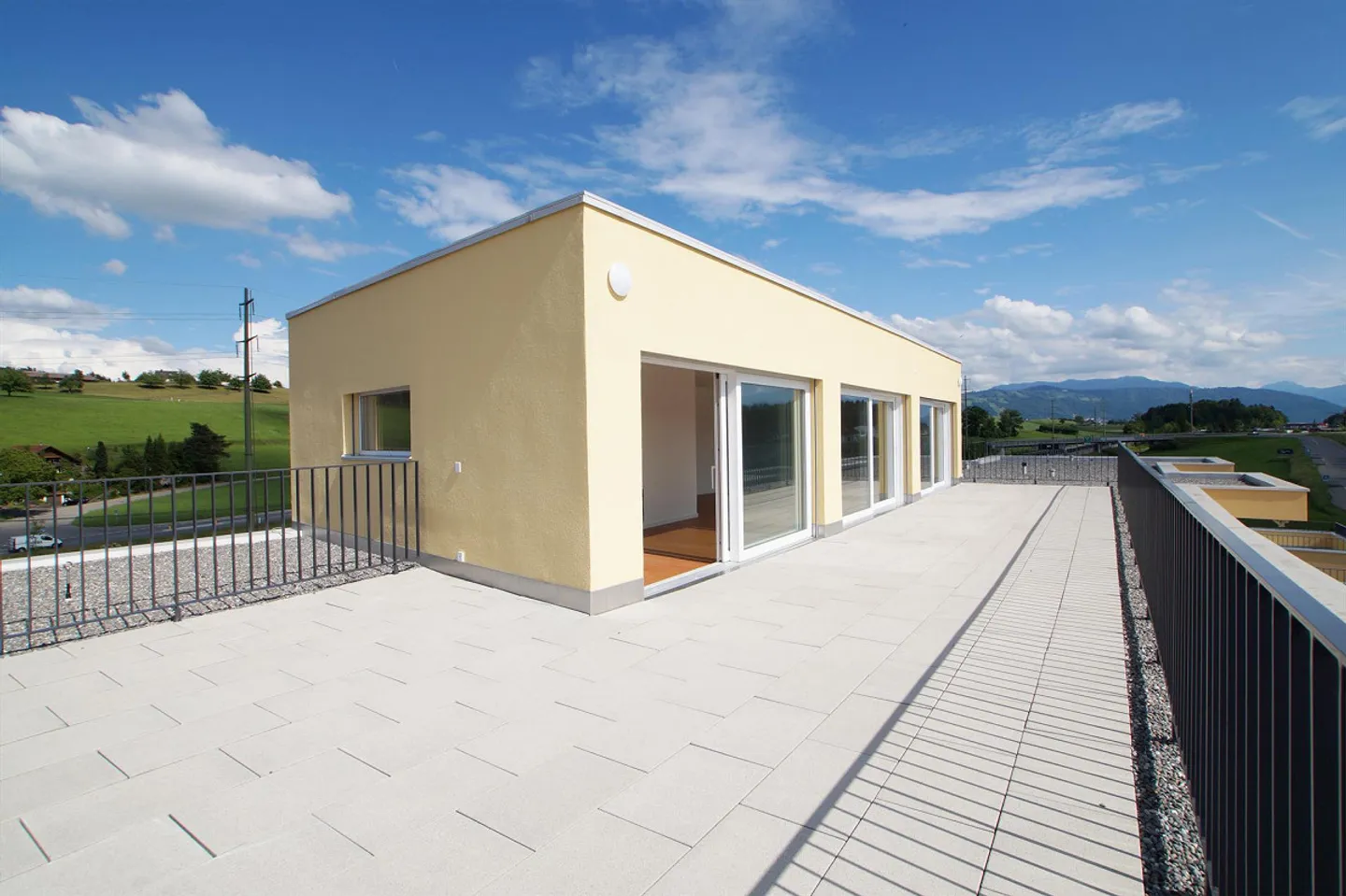 Modernes Atelier mit Terrasse - Foto 1 von 10