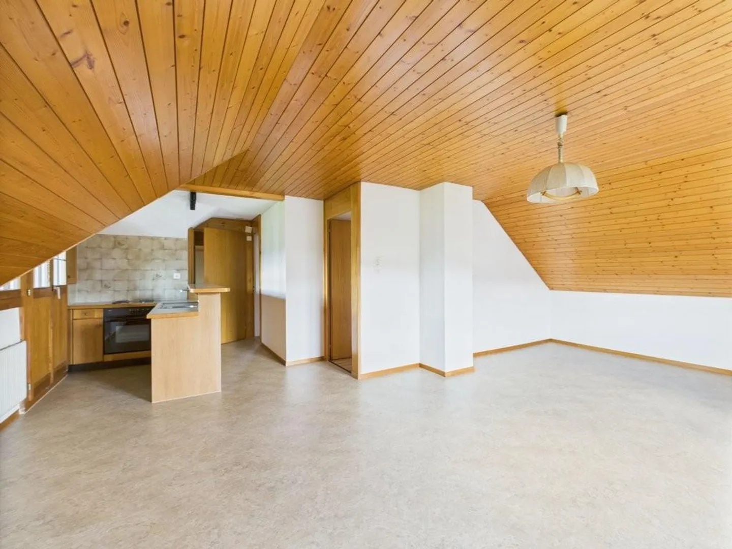 Zona residenziale tranquilla nel verde - Appartamento mansardato di 2 stanze - Foto 2 di 8
