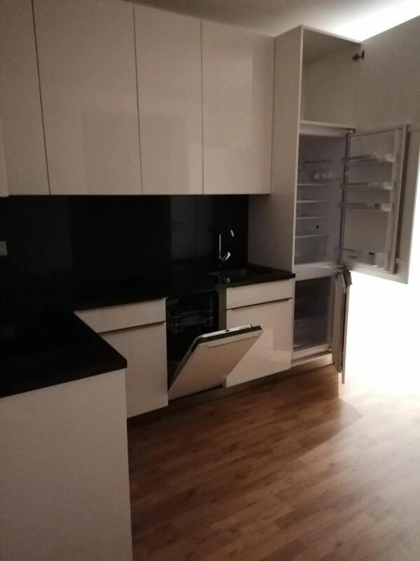 Appartamento spazioso di 2,5 stanze in affitto - Foto 2 di 5