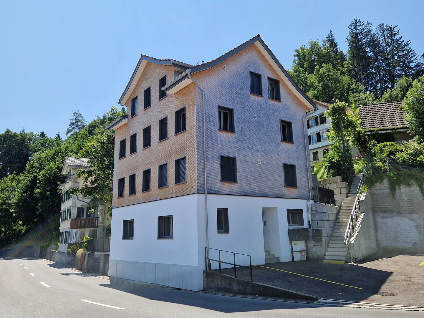 Maison multifamiliale entièrement rénovée et extension avec 6 appartements à Walzenhausen - Photo 1 sur 19
