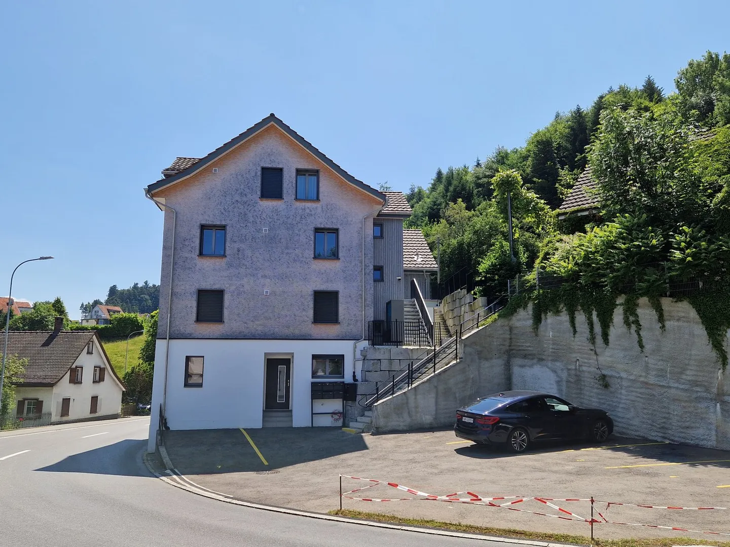 Maison multifamiliale entièrement rénovée et extension avec 6 appartements à Walzenhausen - Photo 3 sur 19