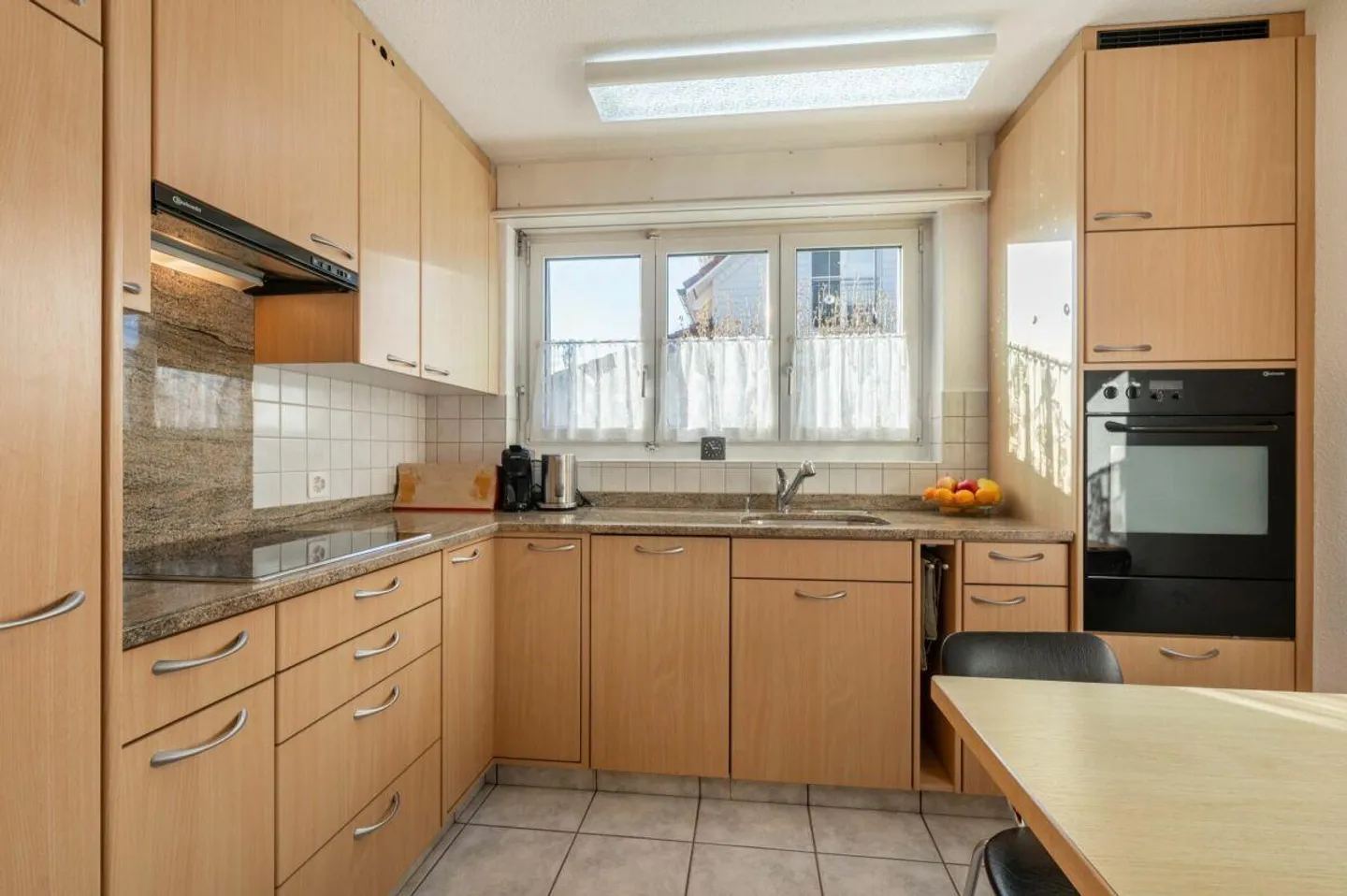 Gepflegtes 5-Zimmer-Doppeleinfamilienhaus mit Wintergarten und ausgebautem Estrich - Foto 4 von 24