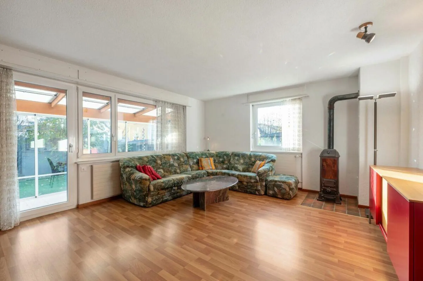 Gepflegtes 5-Zimmer-Doppeleinfamilienhaus mit Wintergarten und ausgebautem Estrich - Foto 6 von 24