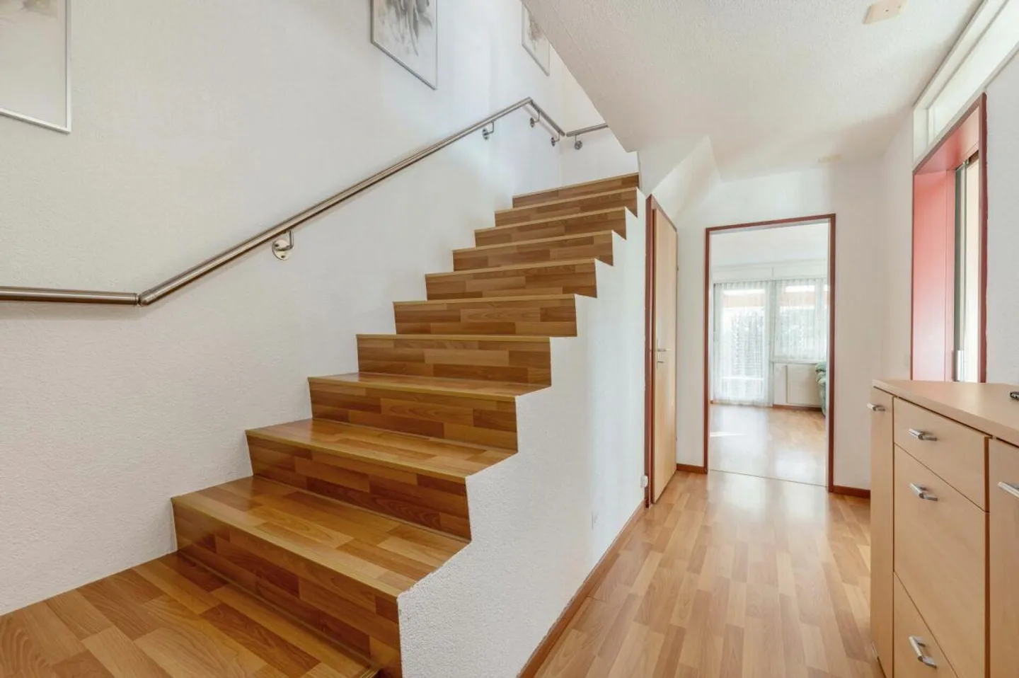 Gepflegtes 5-Zimmer-Doppeleinfamilienhaus mit Wintergarten und ausgebautem Estrich - Foto 8 von 24