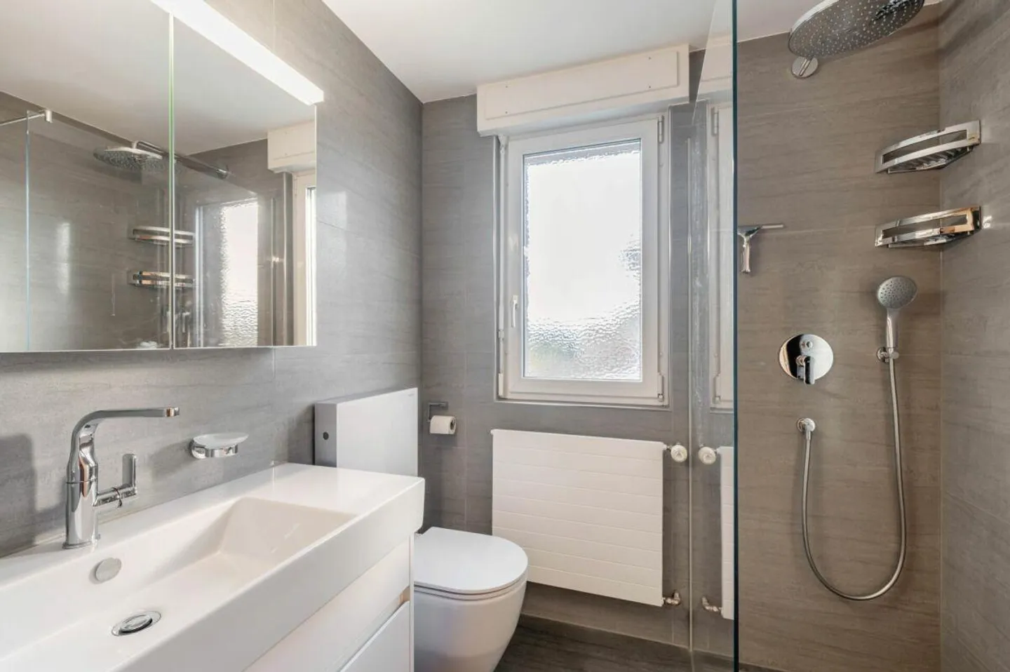 Gepflegtes 5-Zimmer-Doppeleinfamilienhaus mit Wintergarten und ausgebautem Estrich - Foto 11 von 24