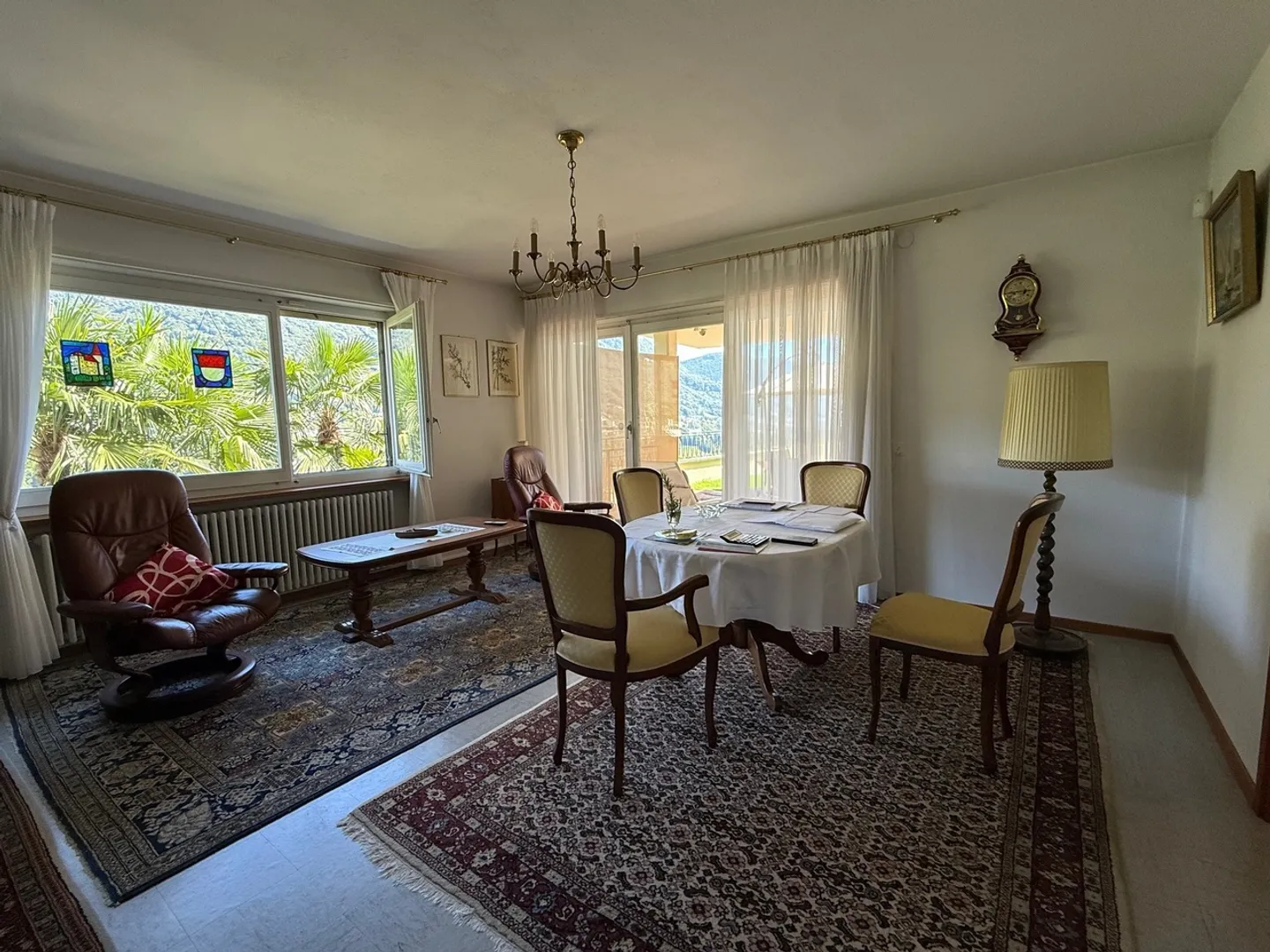 Villa con vista aperta e piscina - Foto 6 di 10