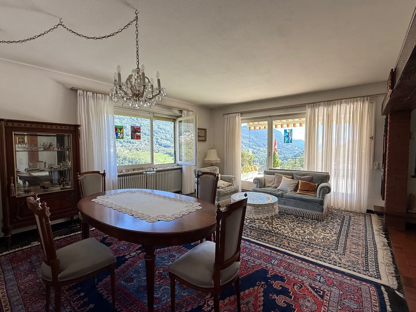 Villa con vista aperta e piscina - Foto 8 di 10