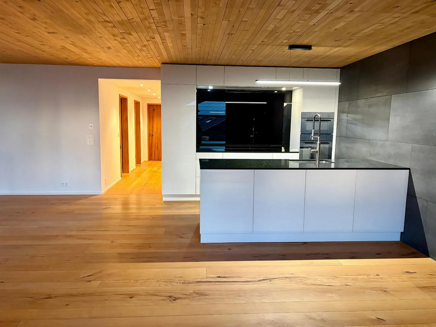 Between Elegance and Nature? Your New Dream Apartment - Photo 2 of 8