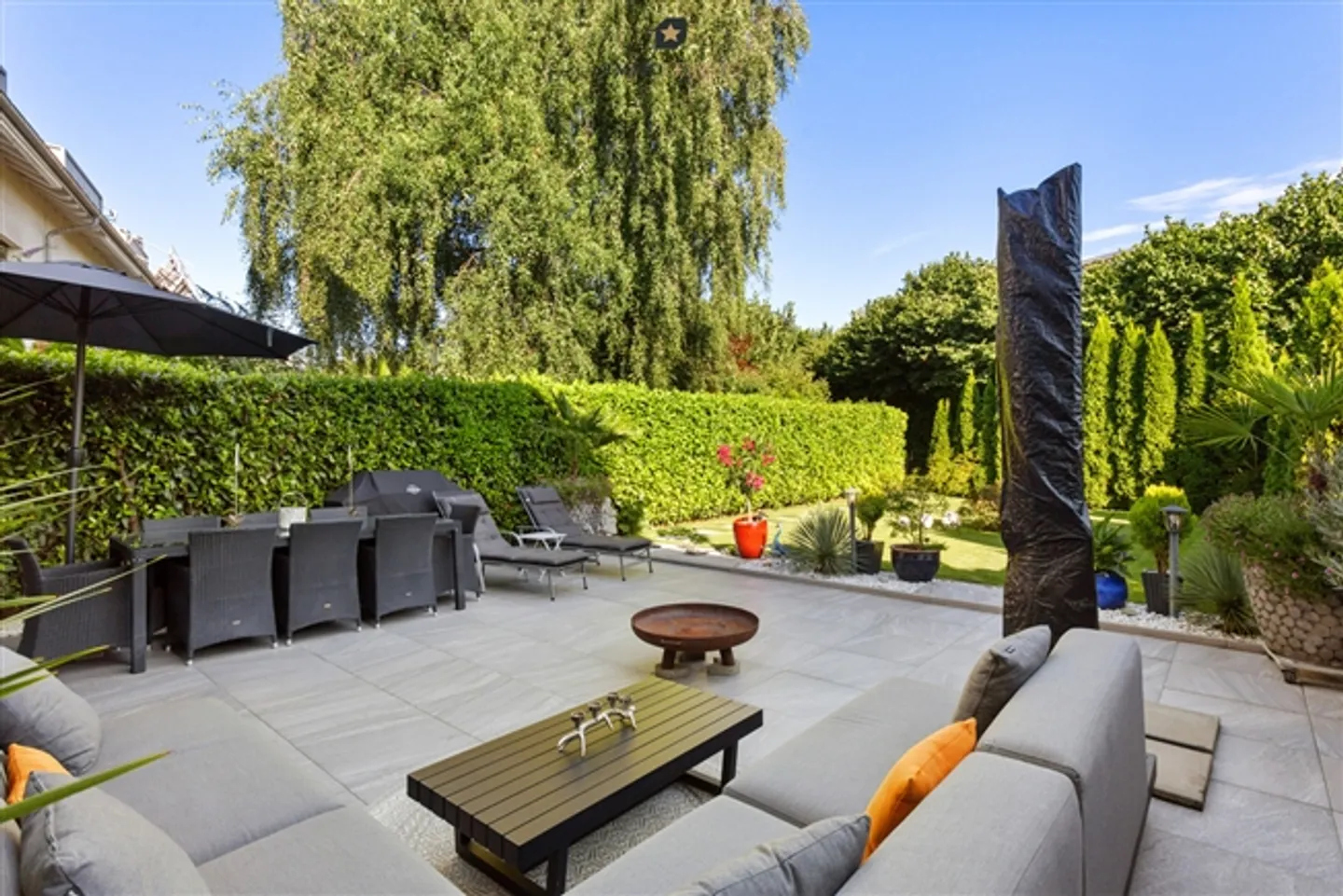 Well-maintained end row house with terrace and garden in top location. - Photo 3 of 10