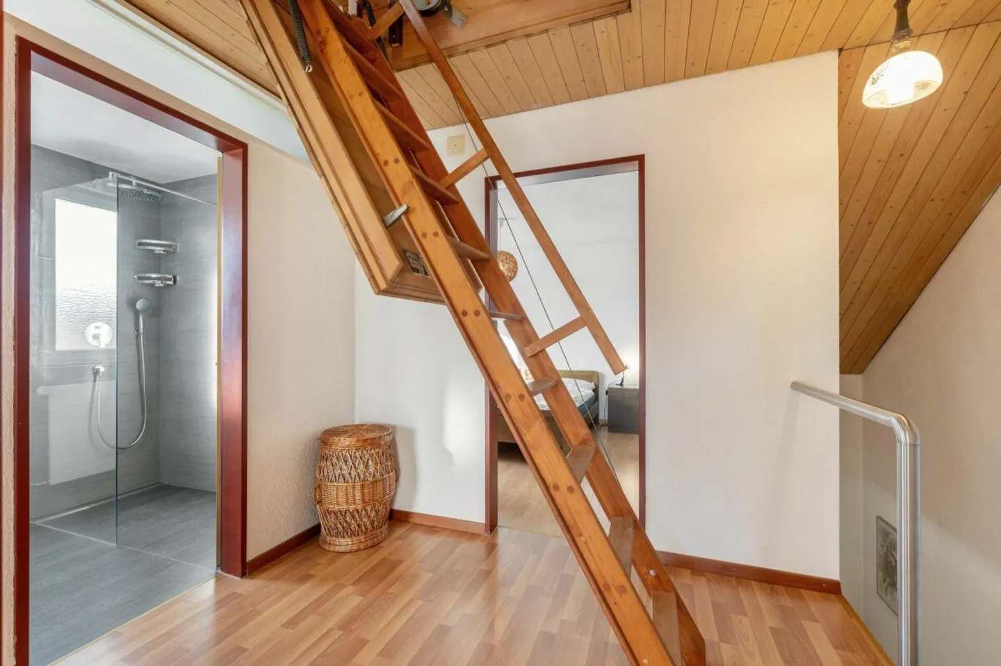 Gepflegtes 5-Zimmer-Doppeleinfamilienhaus mit Wintergarten und ausgebautem Estrich - Foto 16 von 24