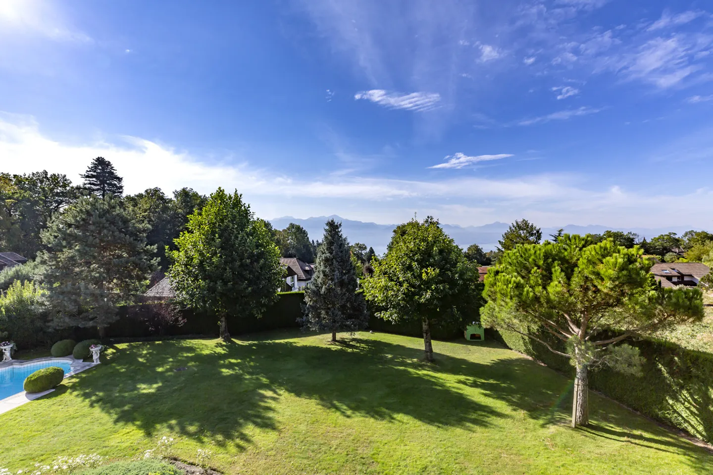 Exceptional property with swimming pool in an idyllic setting - Photo 3 of 12