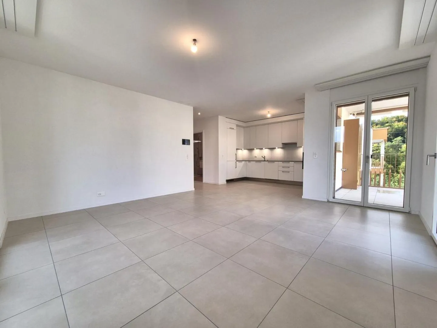 Berges 2 - 2.5 room apartment on the top floor - Photo 3 of 8