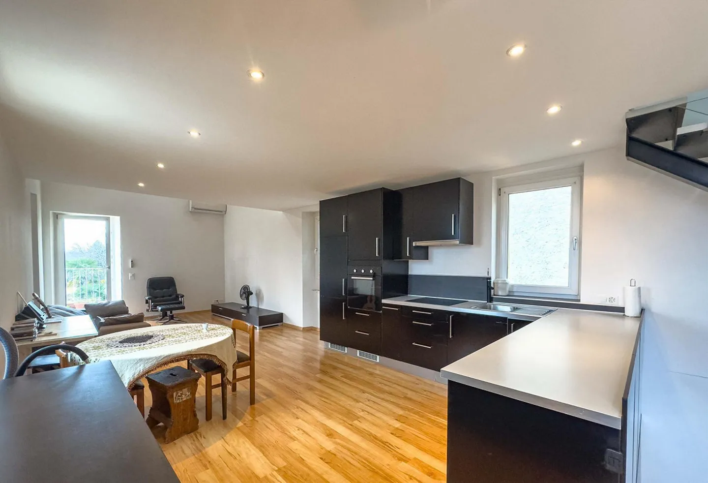 DUPLEX spacieux et caractéristique de 2,5 pièces à Castel San Pietro - Photo 2 sur 7