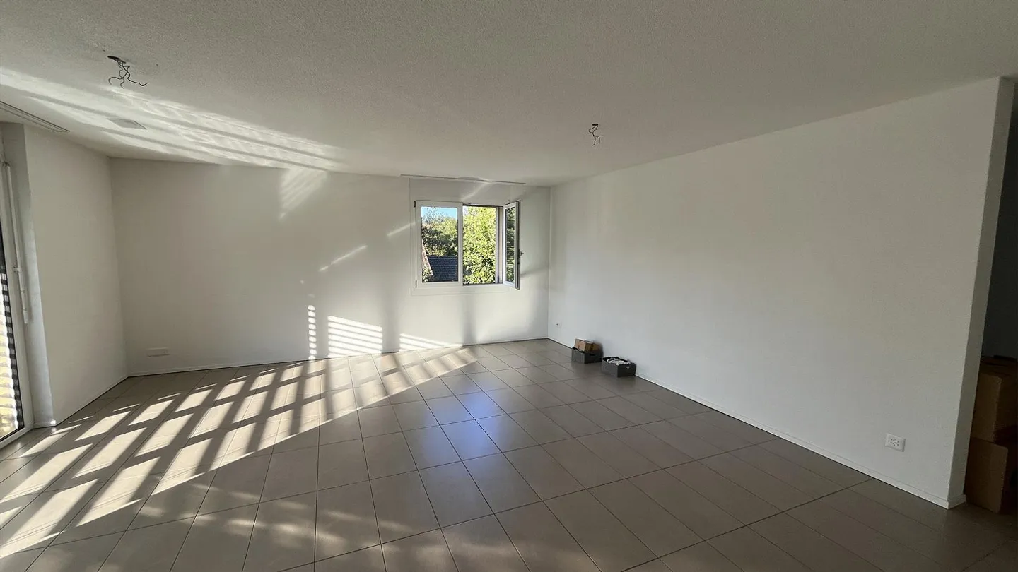Appartement 4.5 pièces avec place de parking extérieure et souterraine avec station de recharge - Photo 3 sur 13