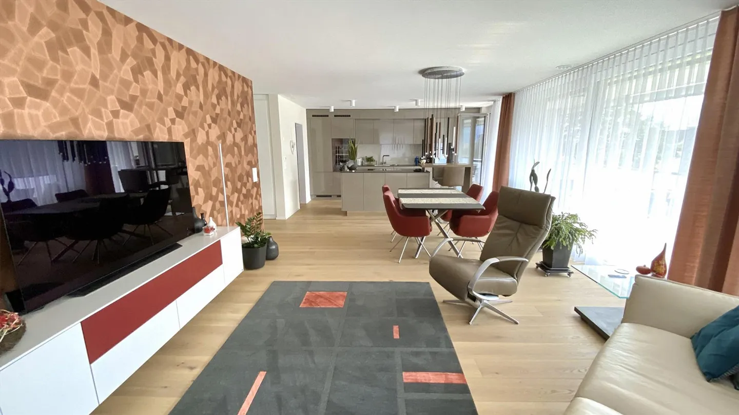 Modern exclusive 3.5-room apartment with large balcony - Photo 3 of 13
