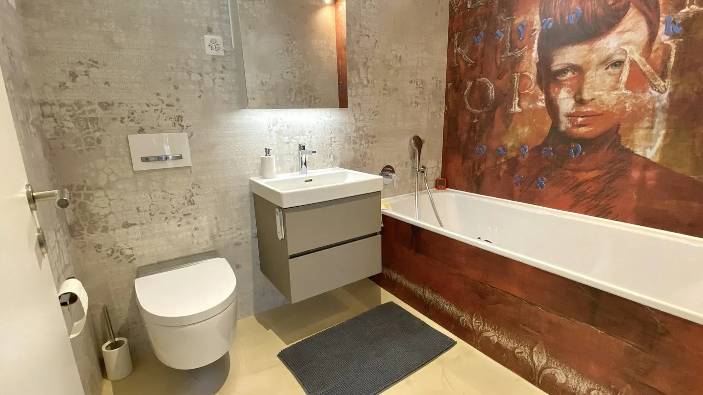 Modern exclusive 3.5-room apartment with large balcony - Photo 10 of 13