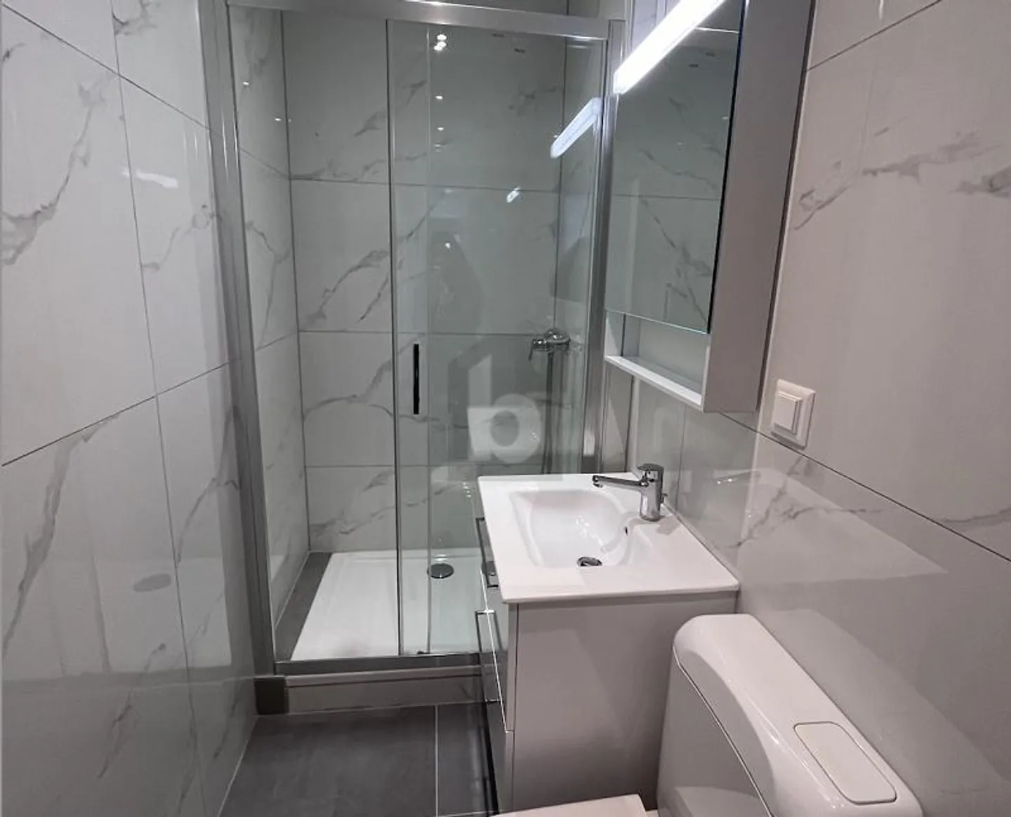 Modernes Apartment mit atemberaubendem Blick - Foto 3 von 5