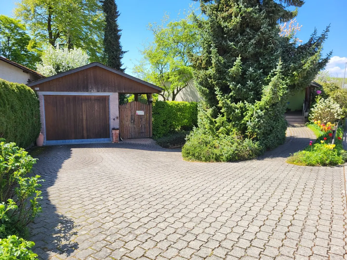 Una casa in cui sentirsi bene: casa affascinante con giardino idilliaco - Foto 6 di 13