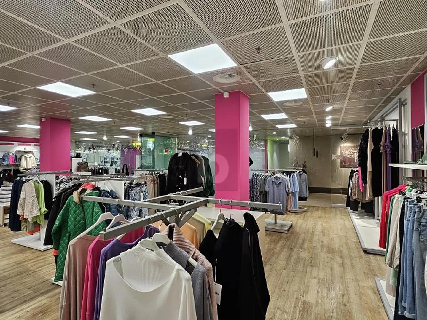 Exklusives Modegeschäft - Foto 3 von 6