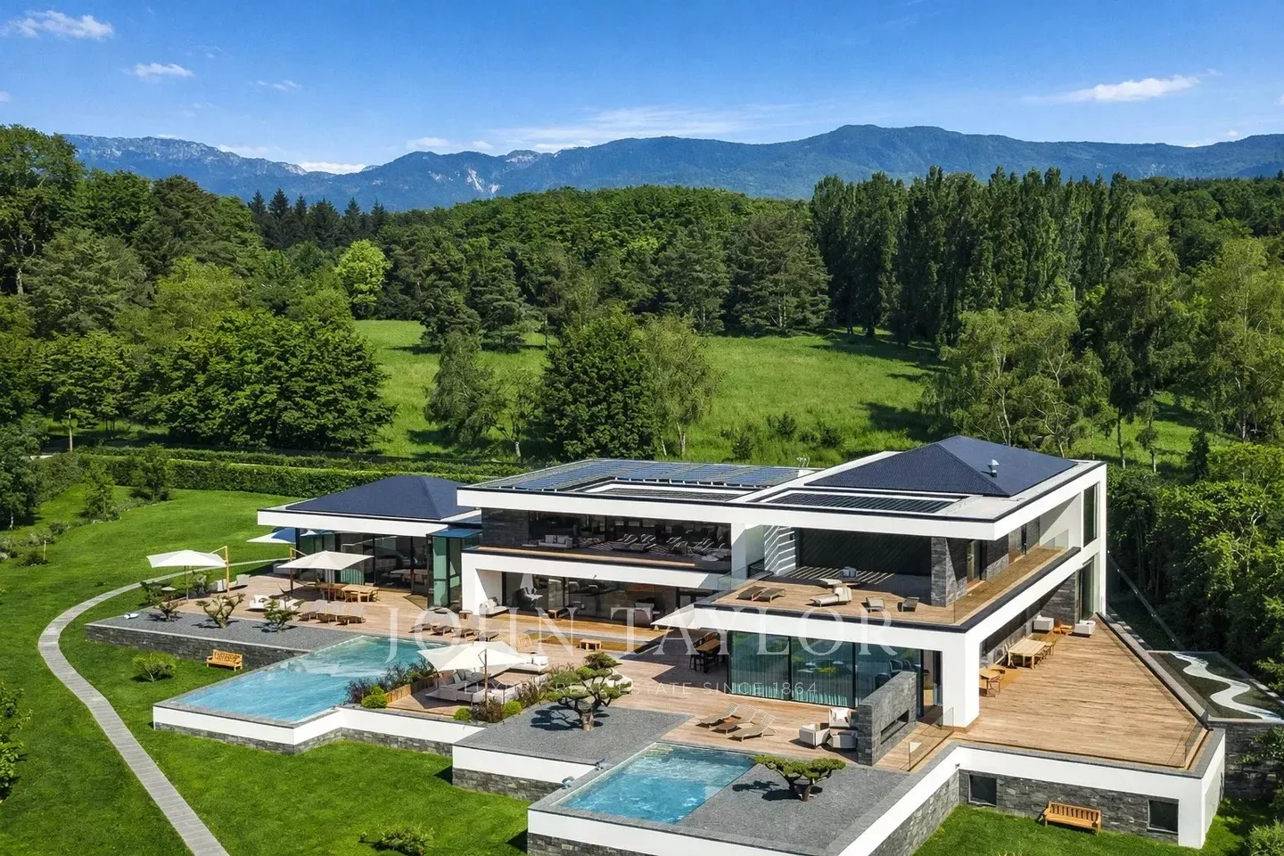 Villa de Luxe avec Équipements Étonnants - Photo 1 sur 25